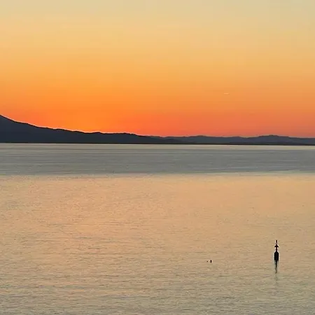 Promenade Seaview Apartment *