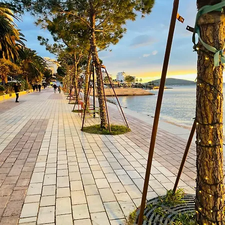 Promenade Seaview Apartment