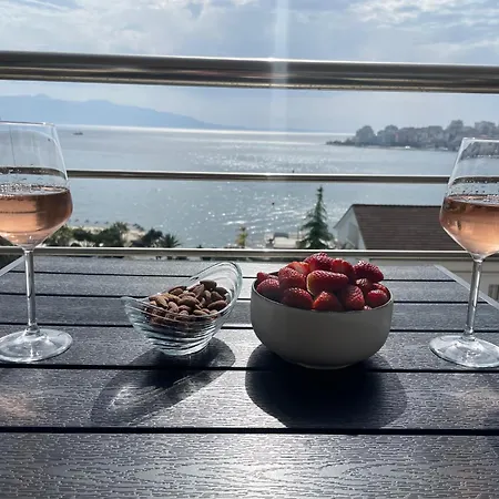 Promenade Seaview Apartment